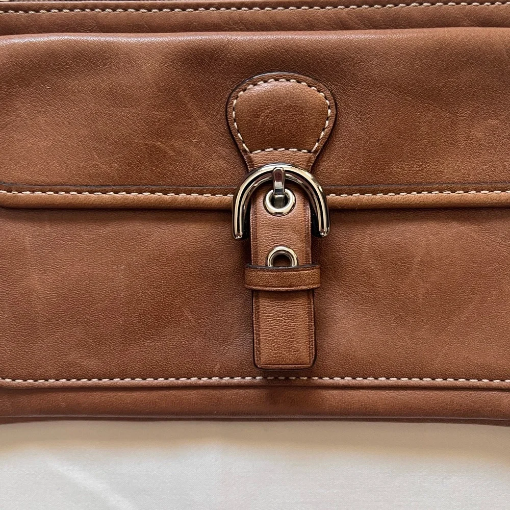 Coach Vintage Quality Smooth Leather Wristlet With Silver Hardware and Buckle - Picture 3 of 8